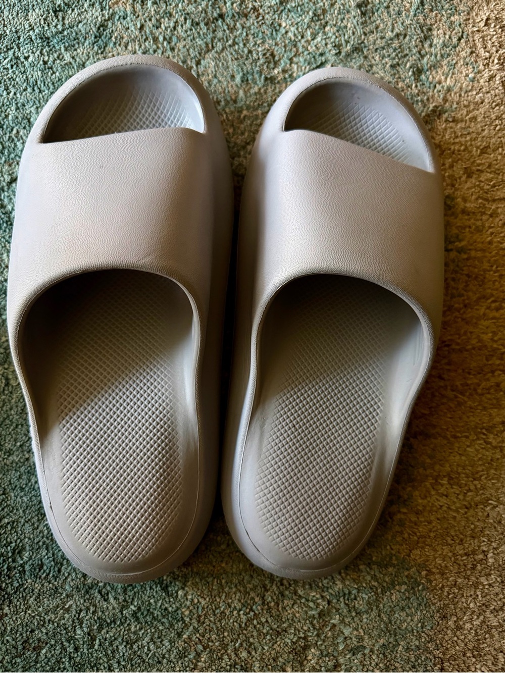 Women Posee brand cloud slides, gray size 11-11.5